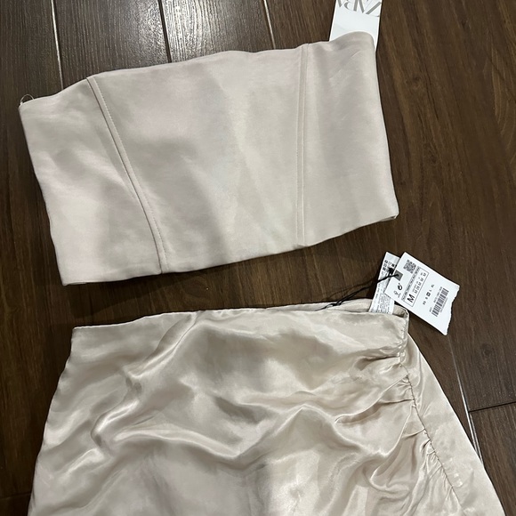 Zara satin effect cream skirt and corset top - Picture 3 of 9